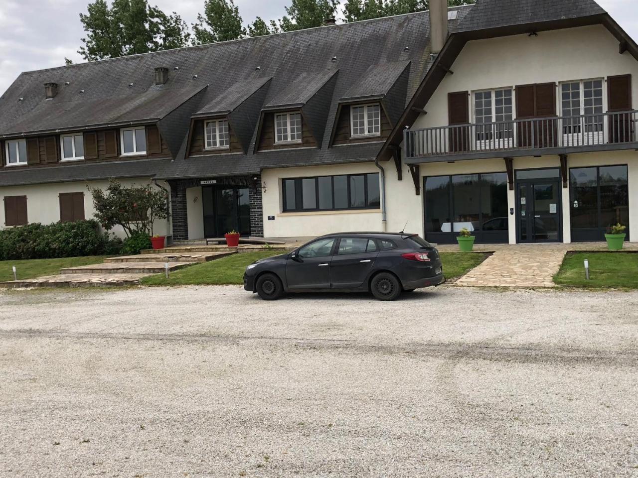 Hotel La Cle Des Champs Le Teilleul Exterior foto